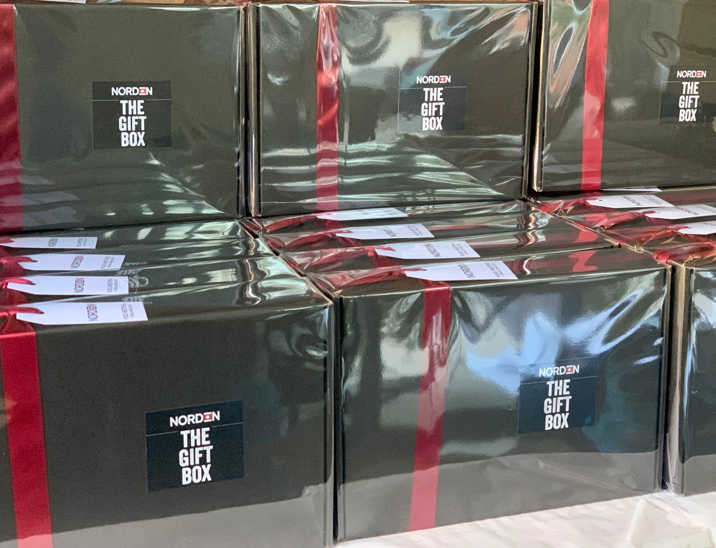 EXAMPLES OF CUSTOM GIFT BOXES