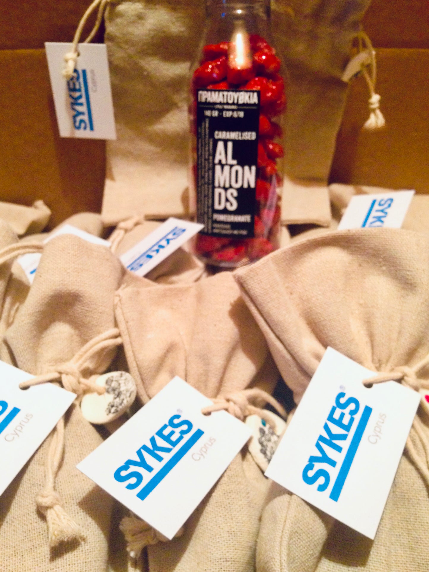 EXAMPLES OF CUSTOM GIFT BOXES