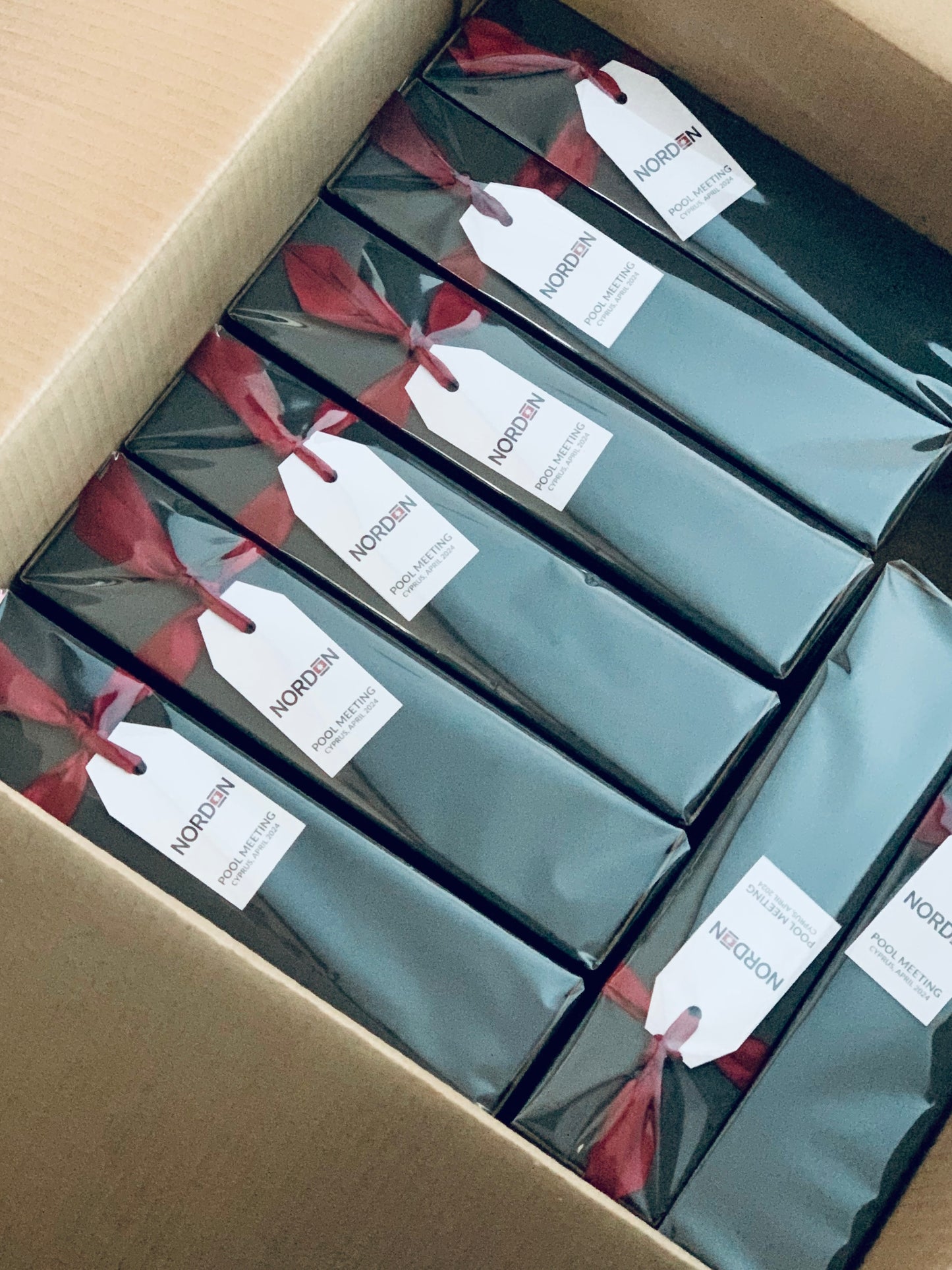 EXAMPLES OF CUSTOM GIFT BOXES